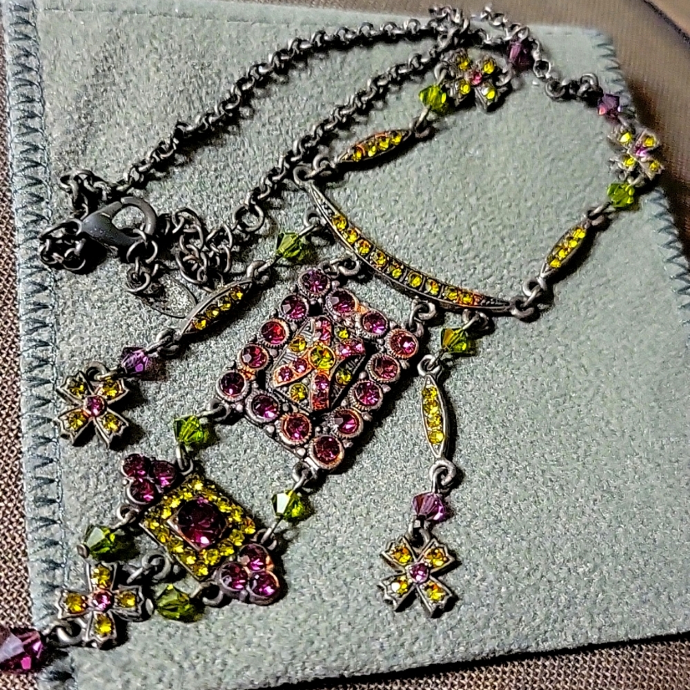 Beautiful necklace. - Picture 3 of 3